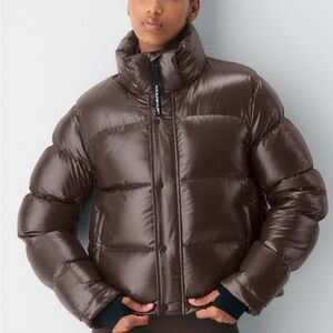 Aritzia The Super Puff™ Shorty - Hi-Gloss
Hi-Gloss